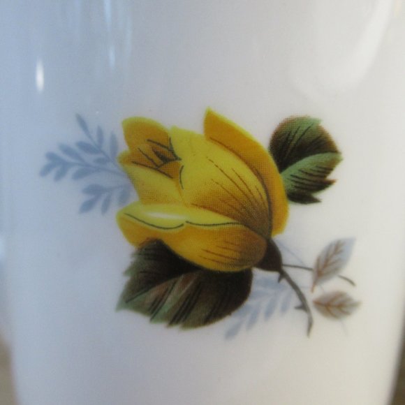 2 Fine Bone China Mugs Roses by Royal Windsor, England - Picture 7 of 13